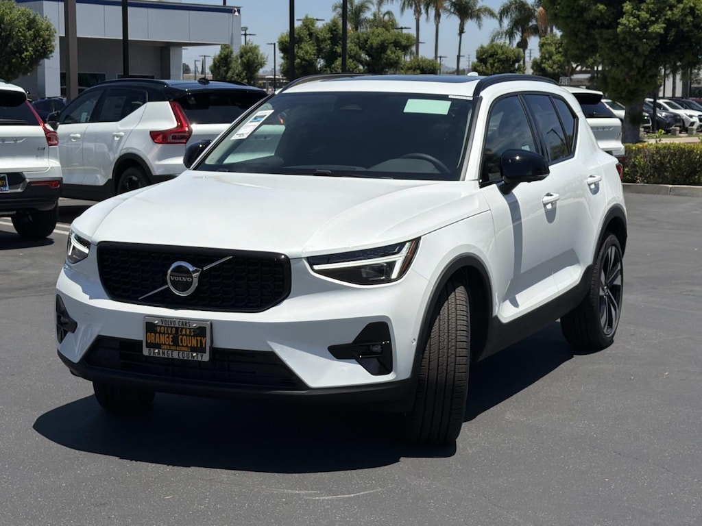 New 2026 Volvo XC40 B5 Ultra SUV