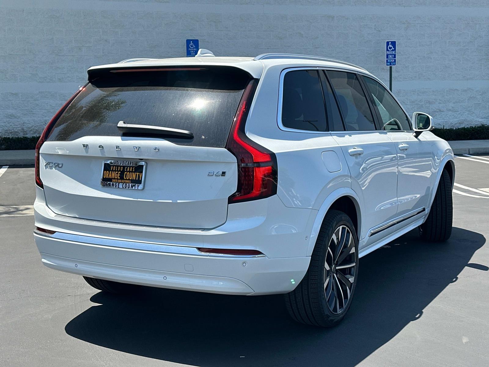 2026 Volvo XC90 Plus photo 4