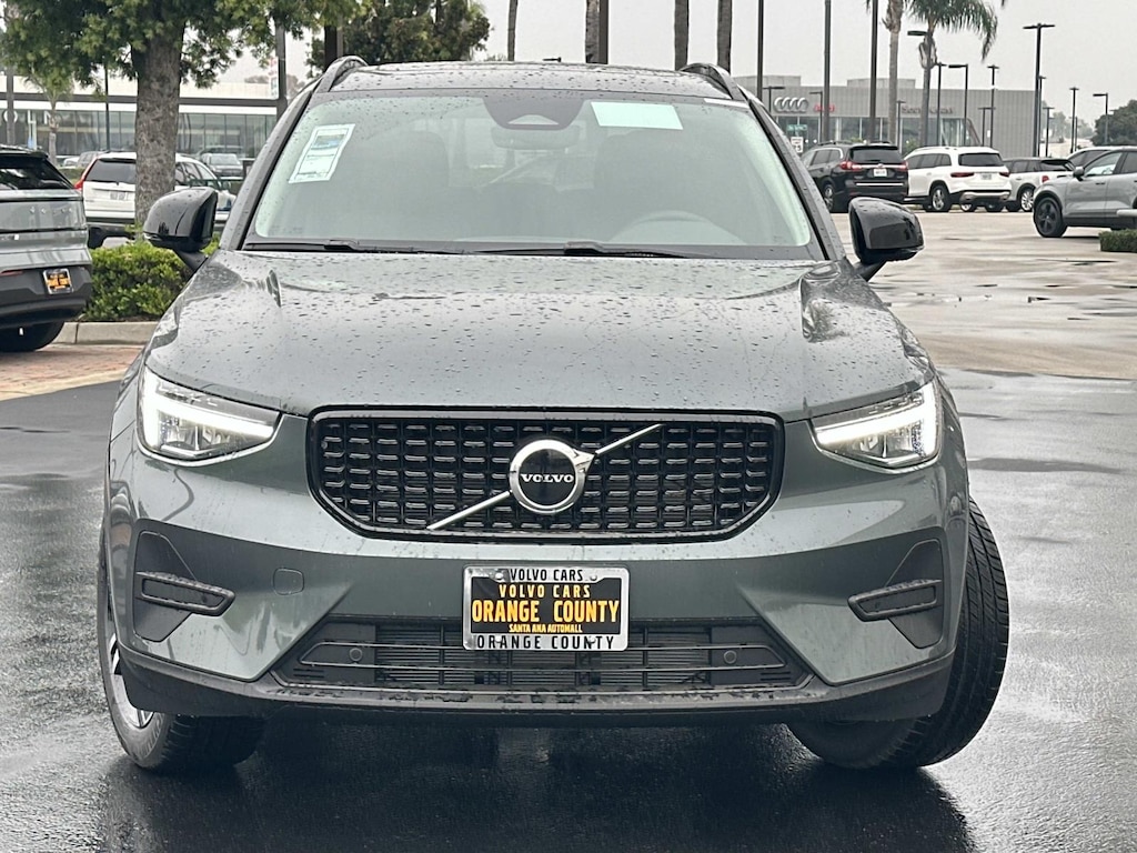 New 2026 Volvo XC40 B4 Core SUV