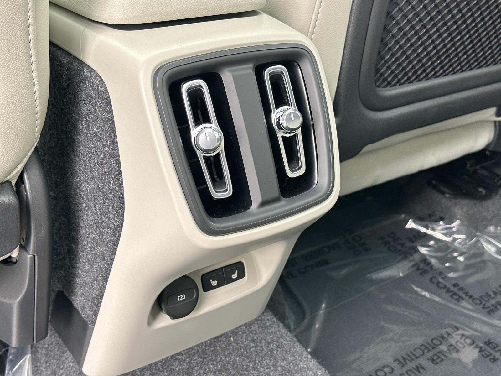 2026 Volvo XC40 Plus - Photo 23