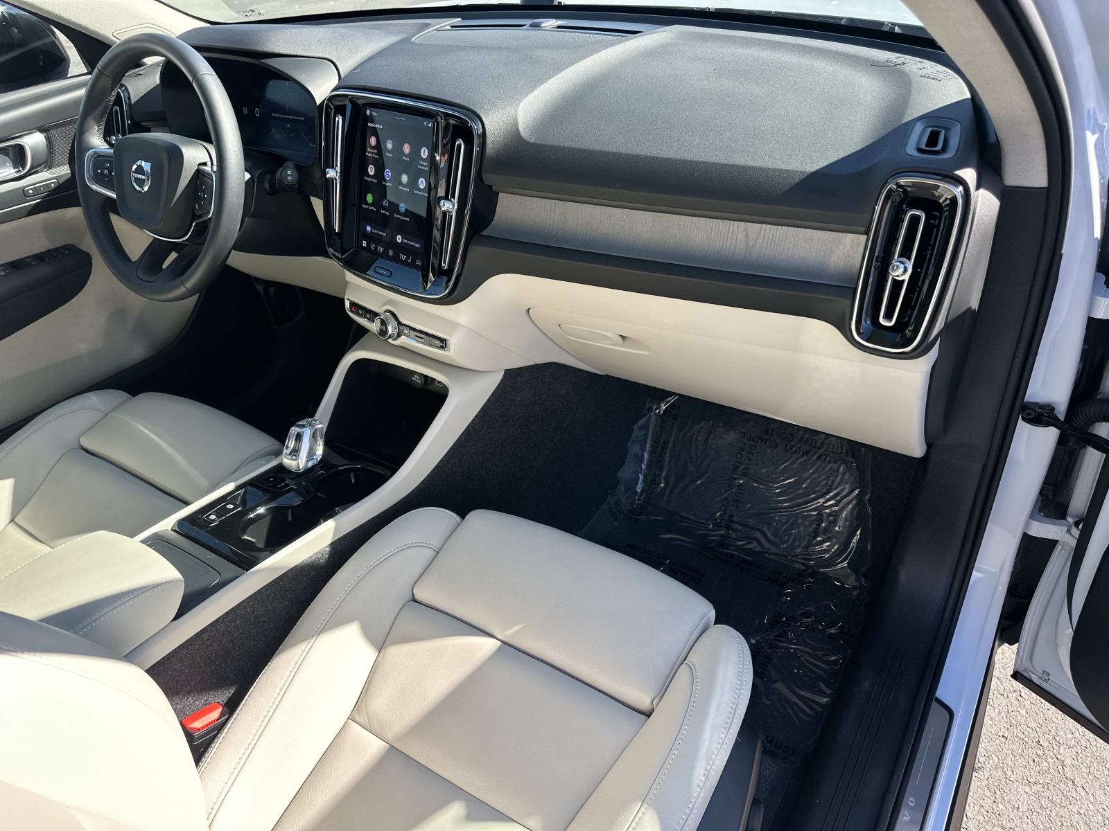 2026 Volvo XC40 Plus - Photo 26