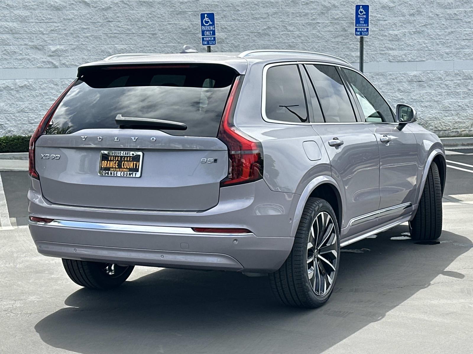 2026 Volvo XC90 B5 Plus photo 2