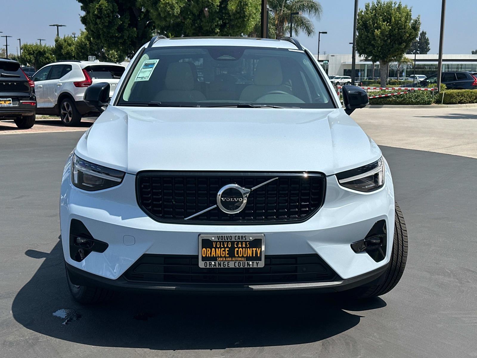 2026 Volvo XC40 Plus photo 2