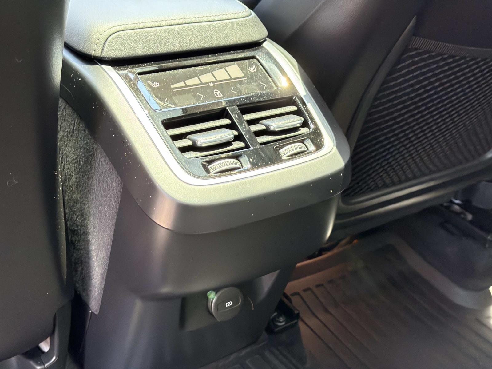 2023 Volvo XC60 Ultimate - Photo 22