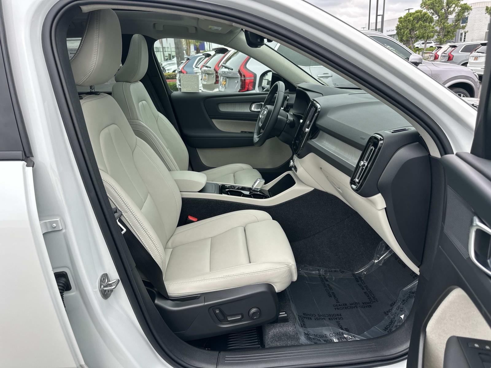 2026 Volvo XC40 Plus - Photo 26