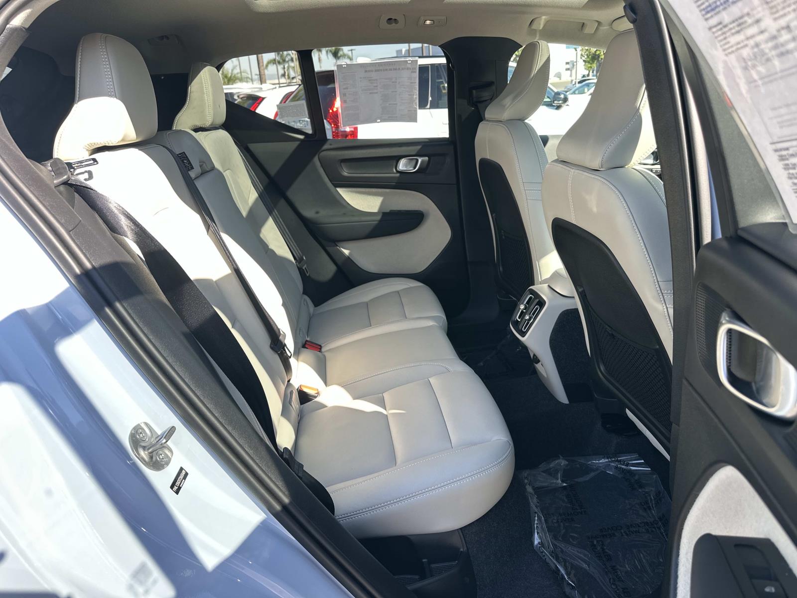 2026 Volvo XC40 Plus - Photo 24