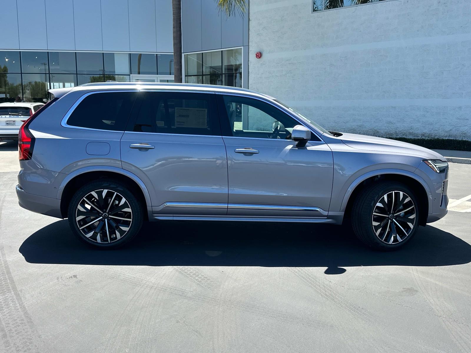 2026 Volvo XC90 B5 Plus photo 3