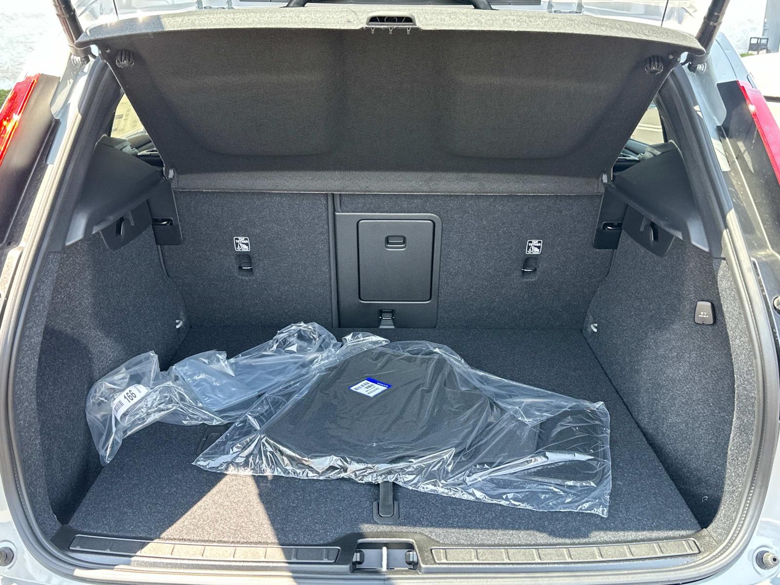 2026 Volvo XC40 Ultra - Photo 18