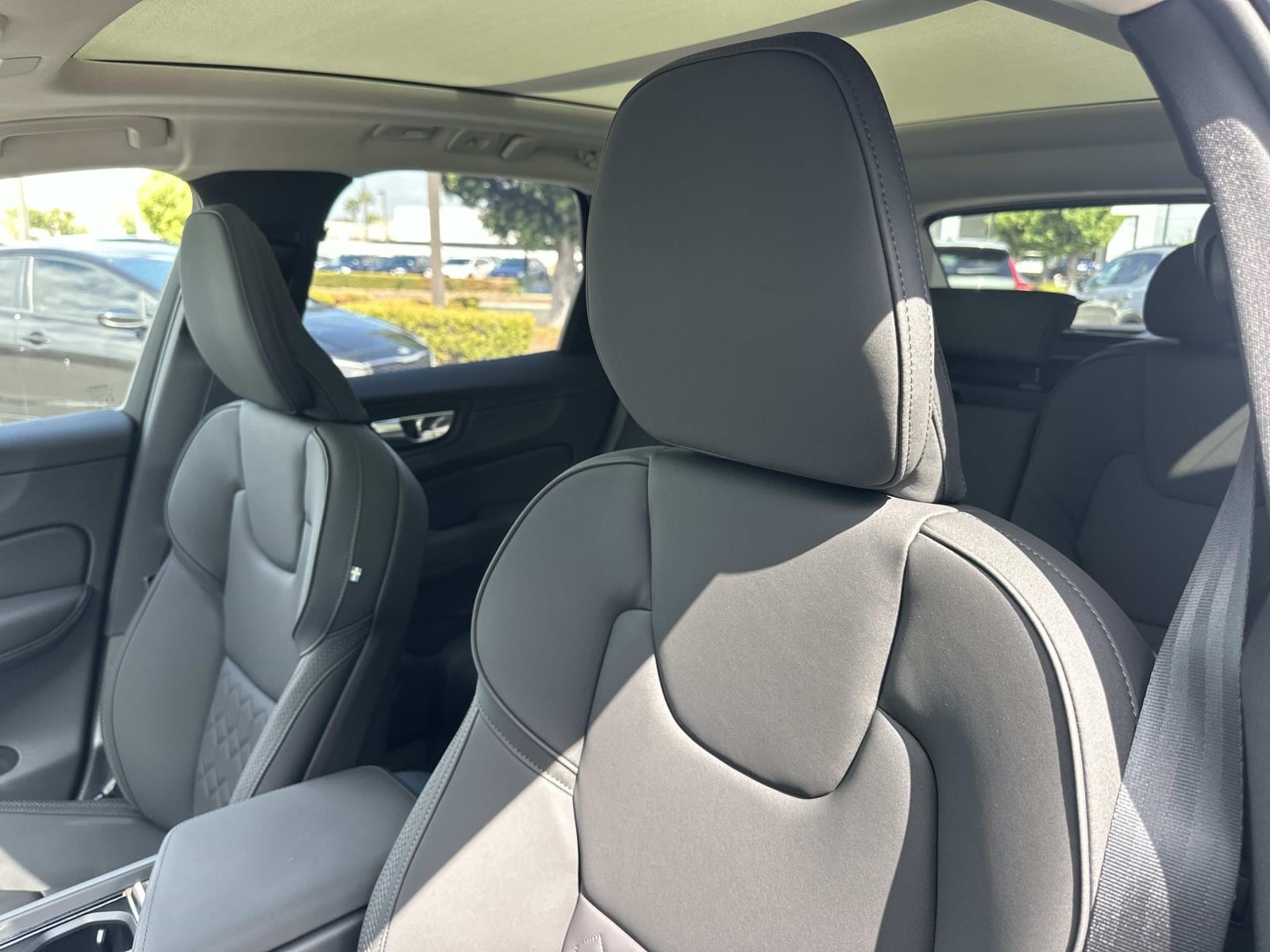 2026 Volvo XC60 Plus - Photo 15
