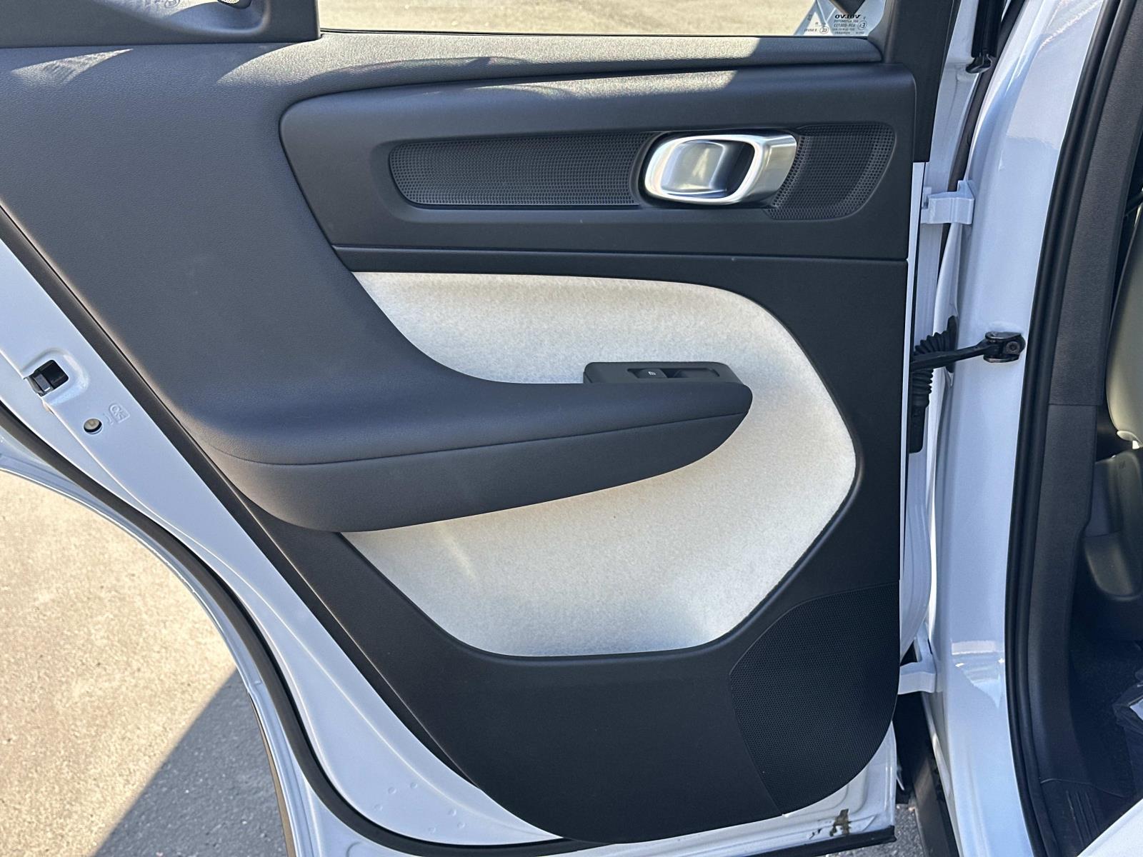 2026 Volvo XC40 Plus - Photo 20