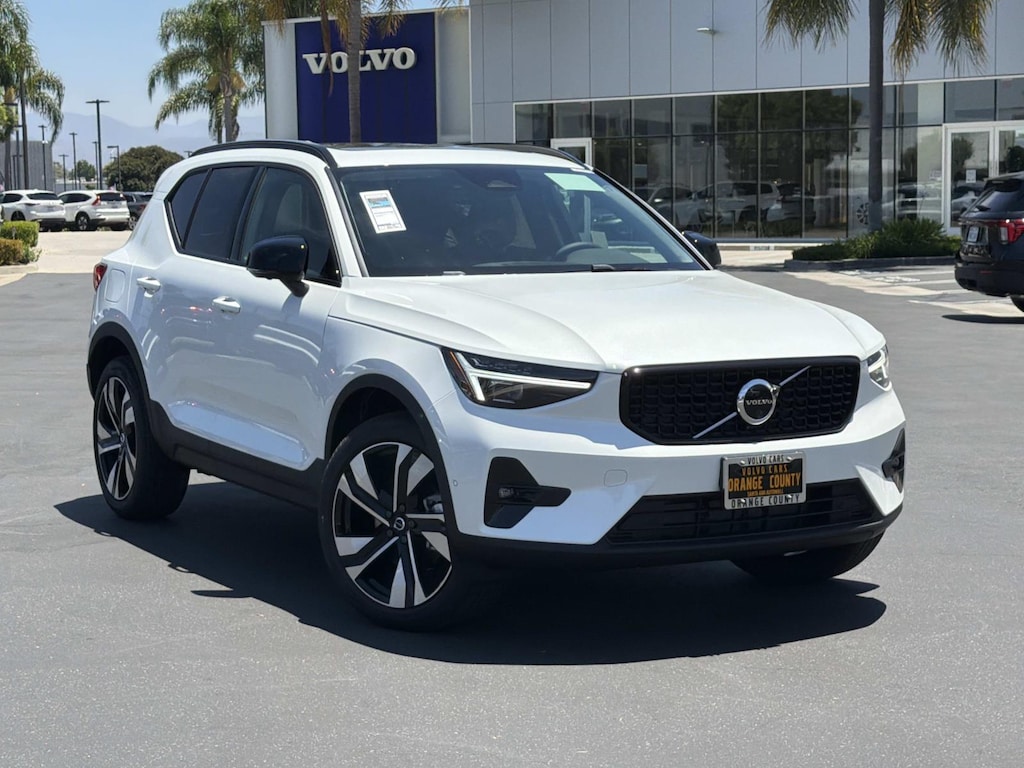 New 2026 Volvo XC40 B5 Ultra SUV