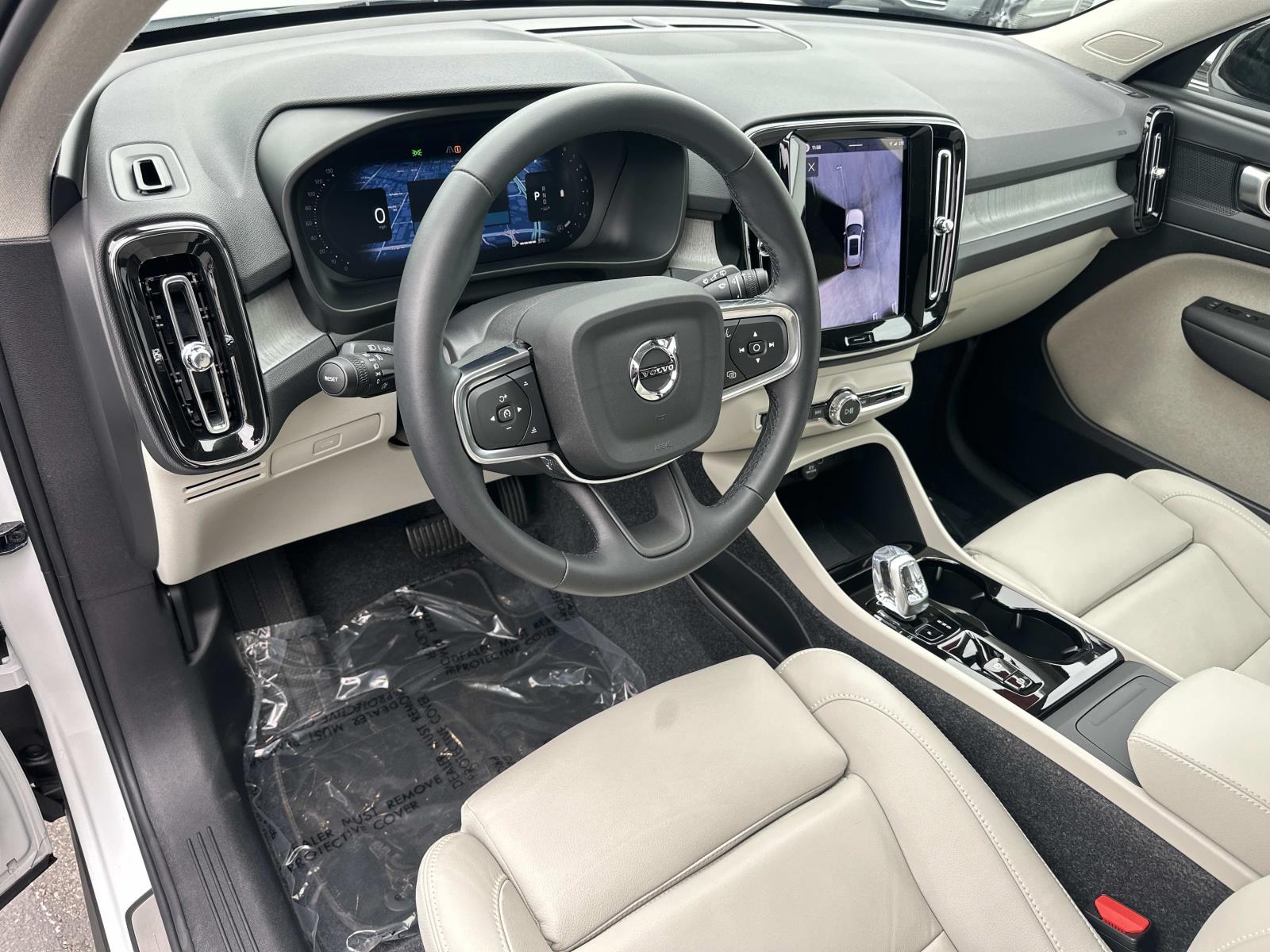 2026 Volvo XC40 Plus - Photo 9