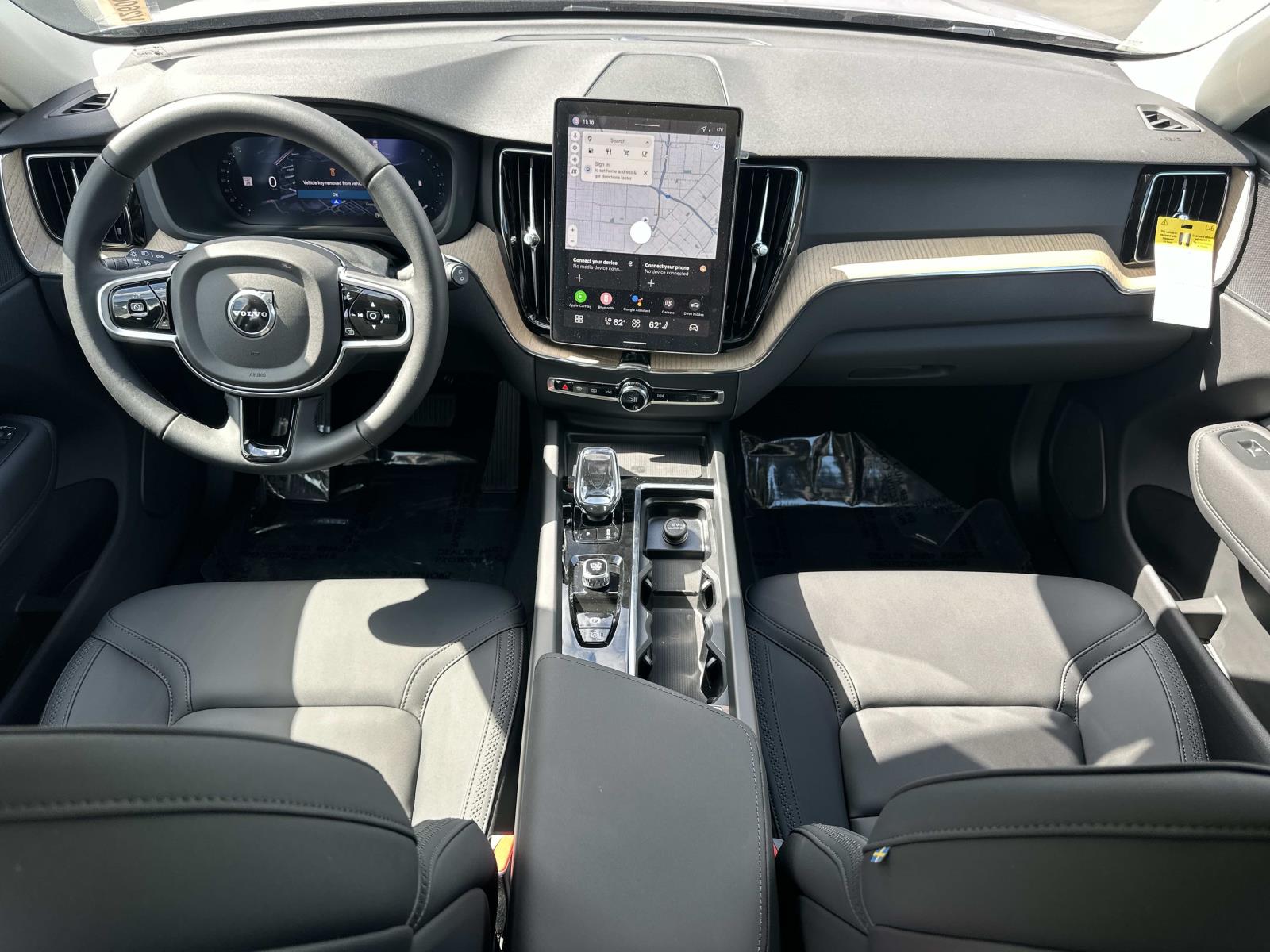 2026 Volvo XC60 Plus - Photo 7