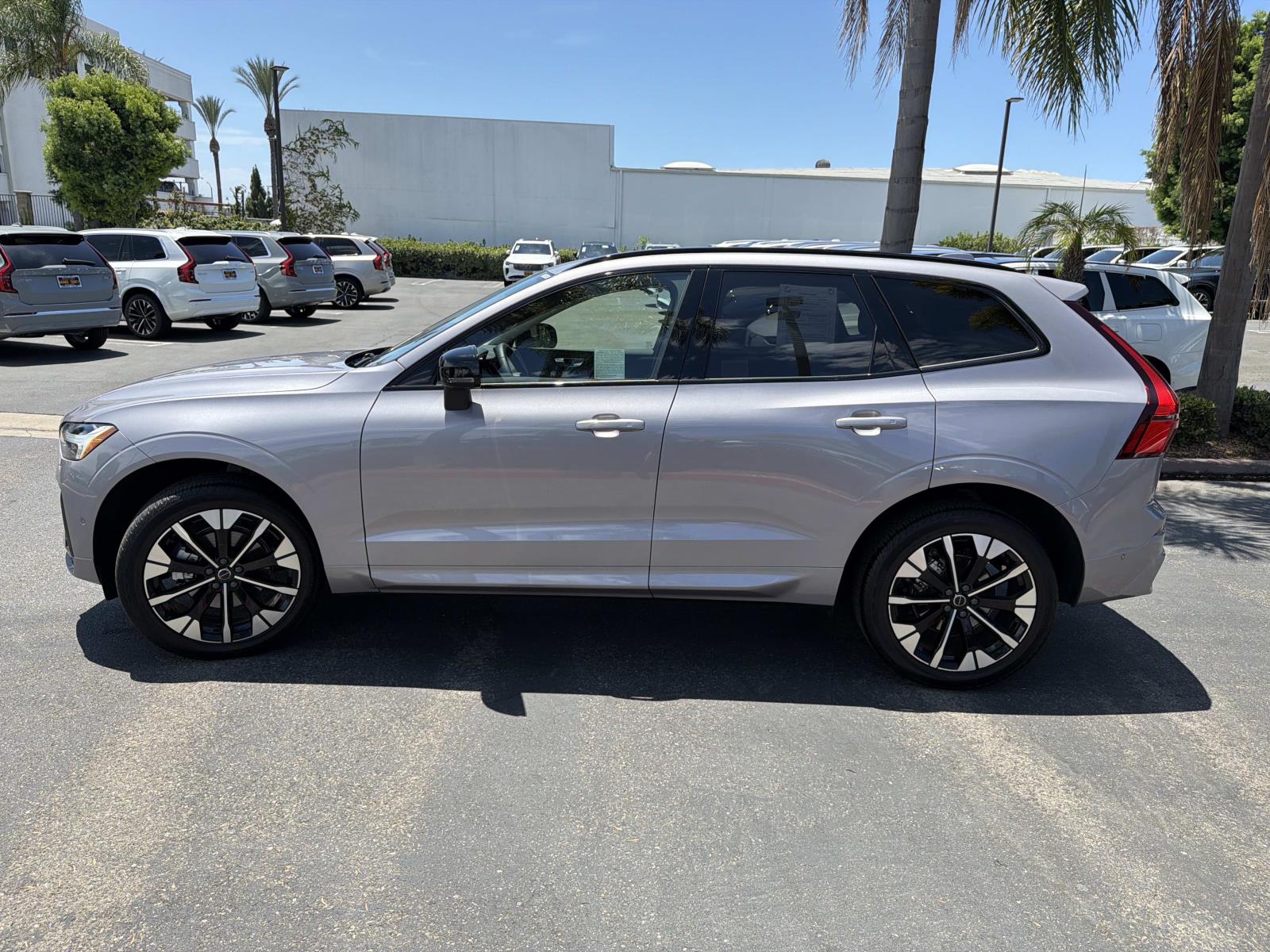 2026 Volvo XC60 Plus - Photo 8