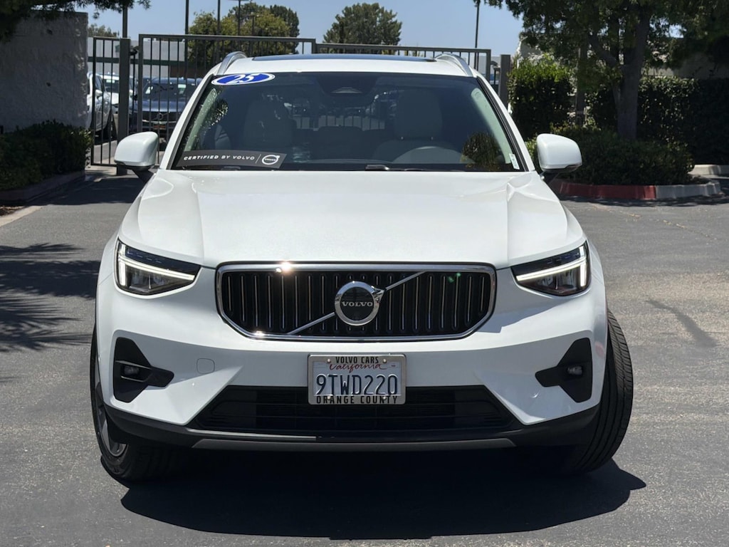 Certified 2025 Volvo XC40 B5 AWD Plus Bright Theme Sport Utility