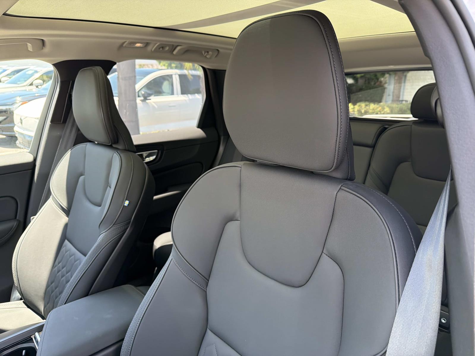 2026 Volvo XC60 Plus - Photo 19