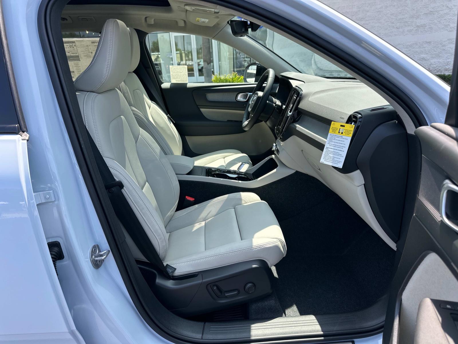 2026 Volvo XC40 Plus - Photo 20
