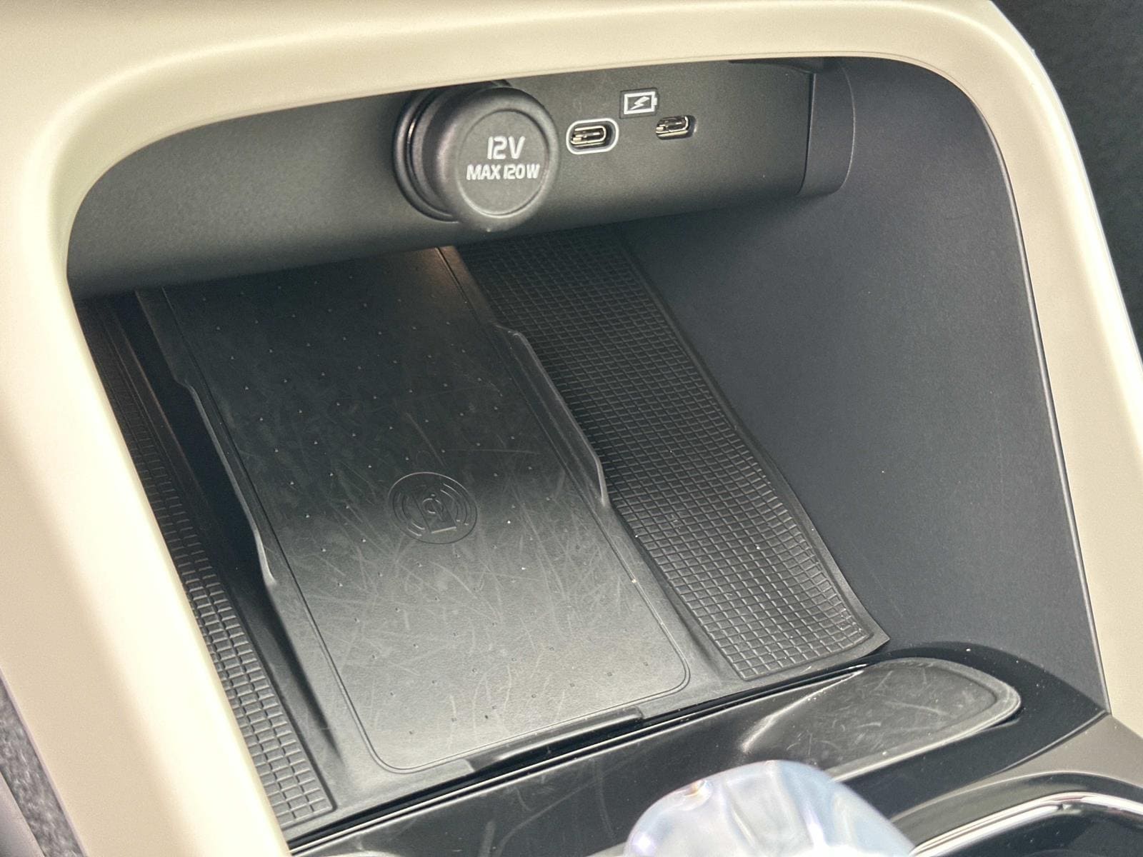 2026 Volvo XC40 Plus - Photo 13