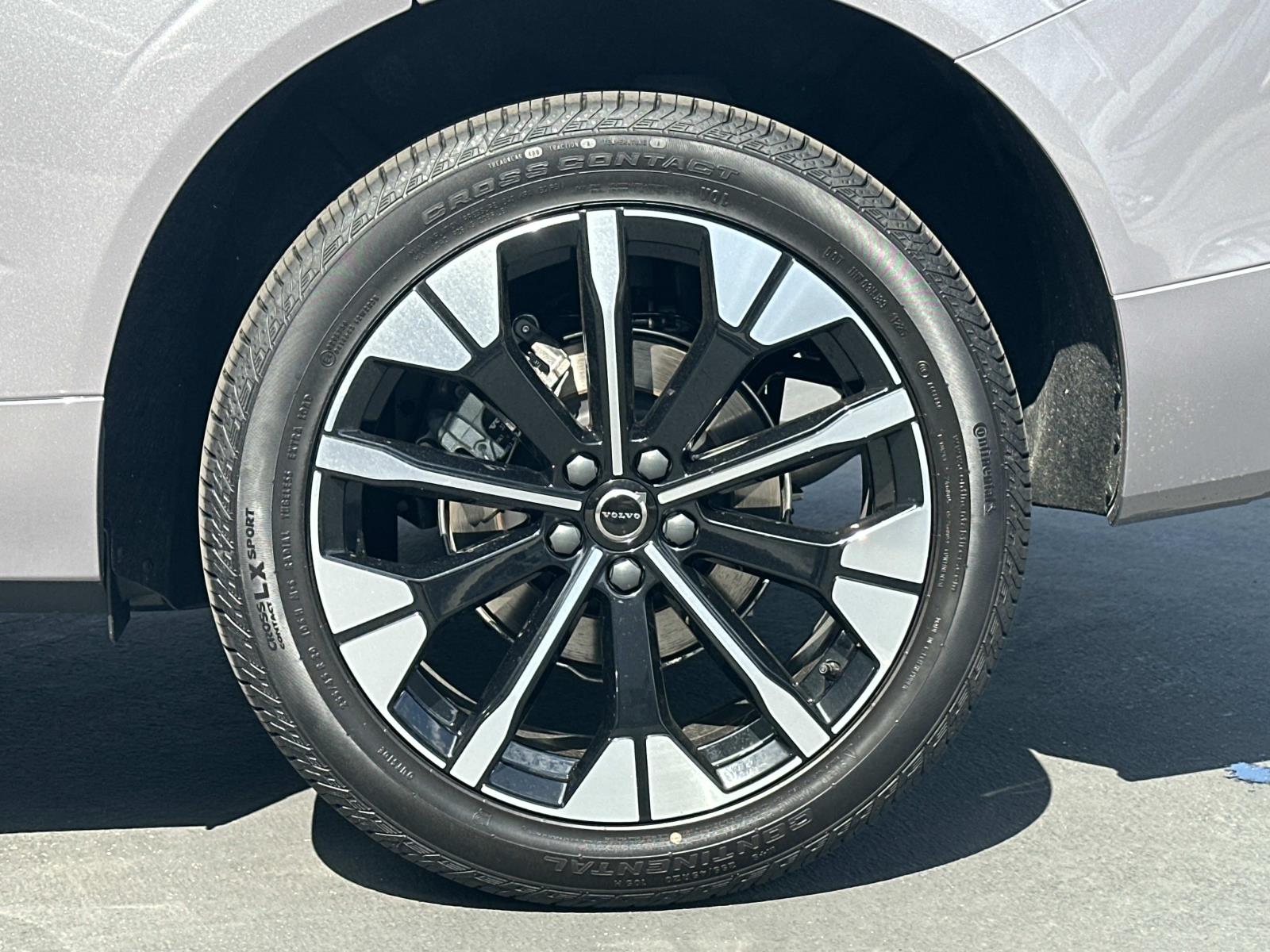 2026 Volvo XC60 Plus - Photo 23