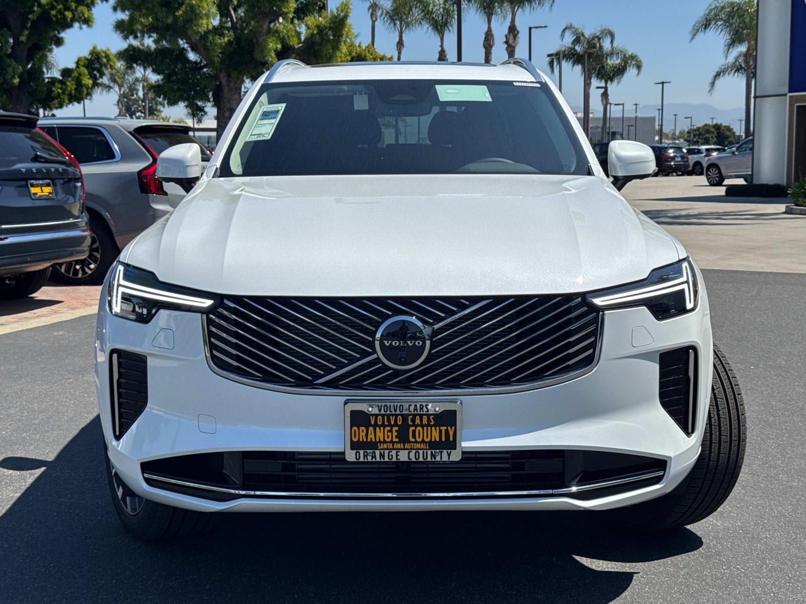 2025 Volvo XC90 T8 AWD Plus photo 2