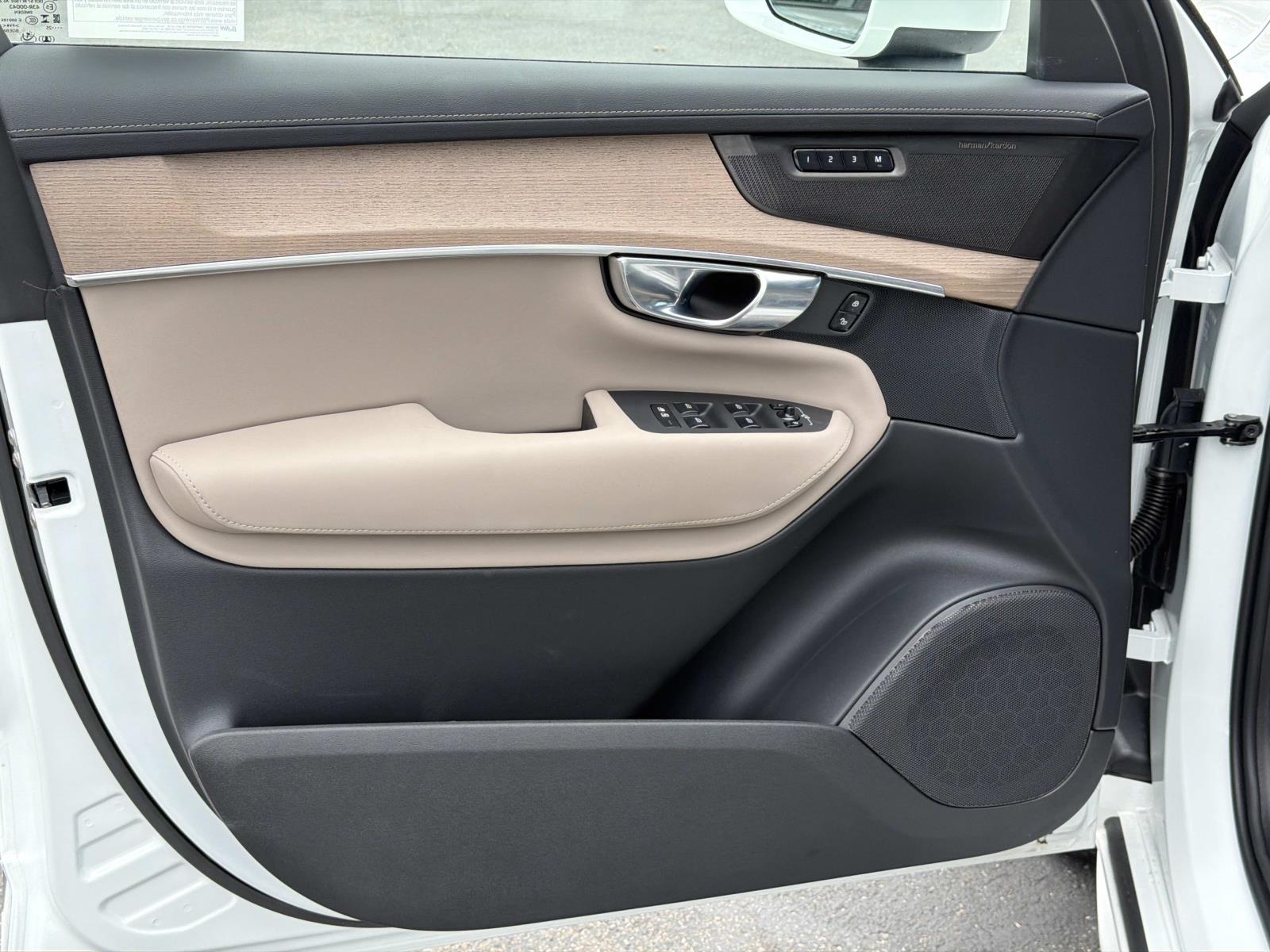 2026 Volvo XC90 Plus - Photo 15