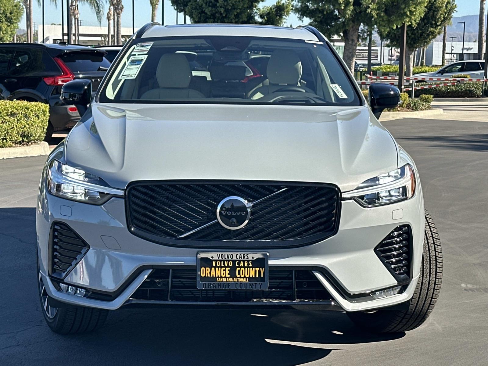 2026 Volvo XC60 B5 photo 2