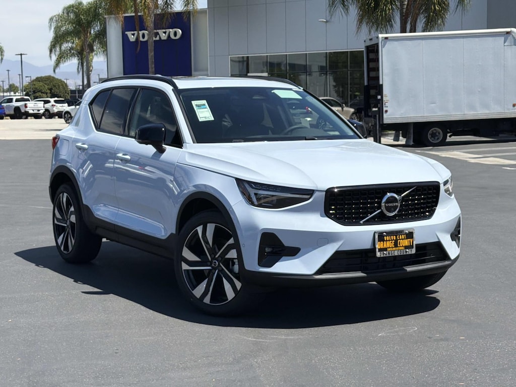 New 2026 Volvo XC40 B5 Ultra SUV