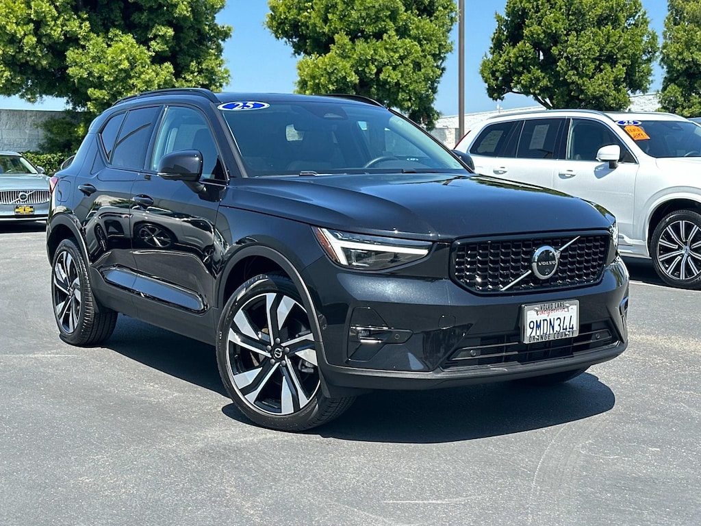 Certified 2025 Volvo XC40 B5 AWD Ultra Dark Theme Sport Utility