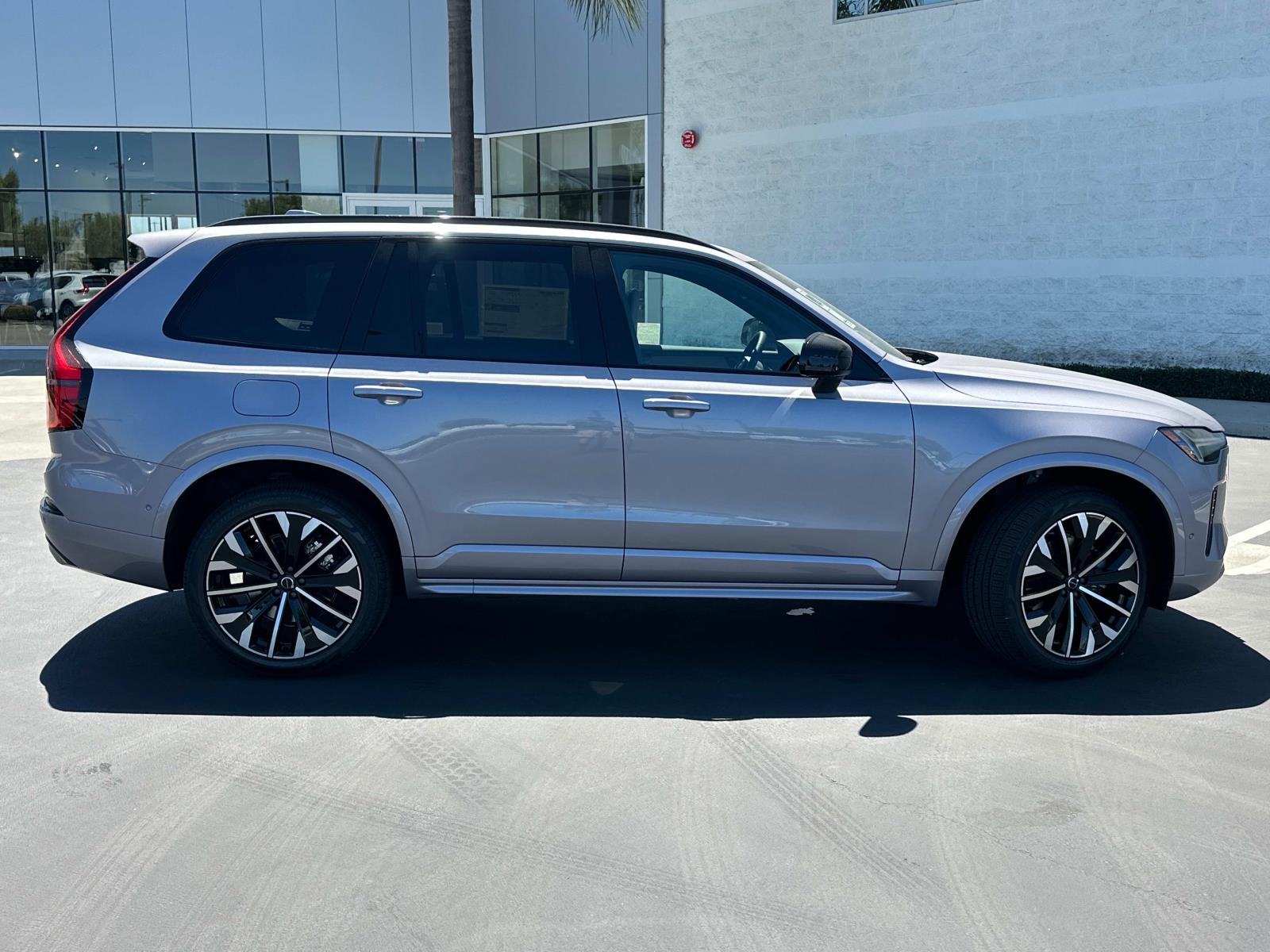 2026 Volvo XC90 photo 2