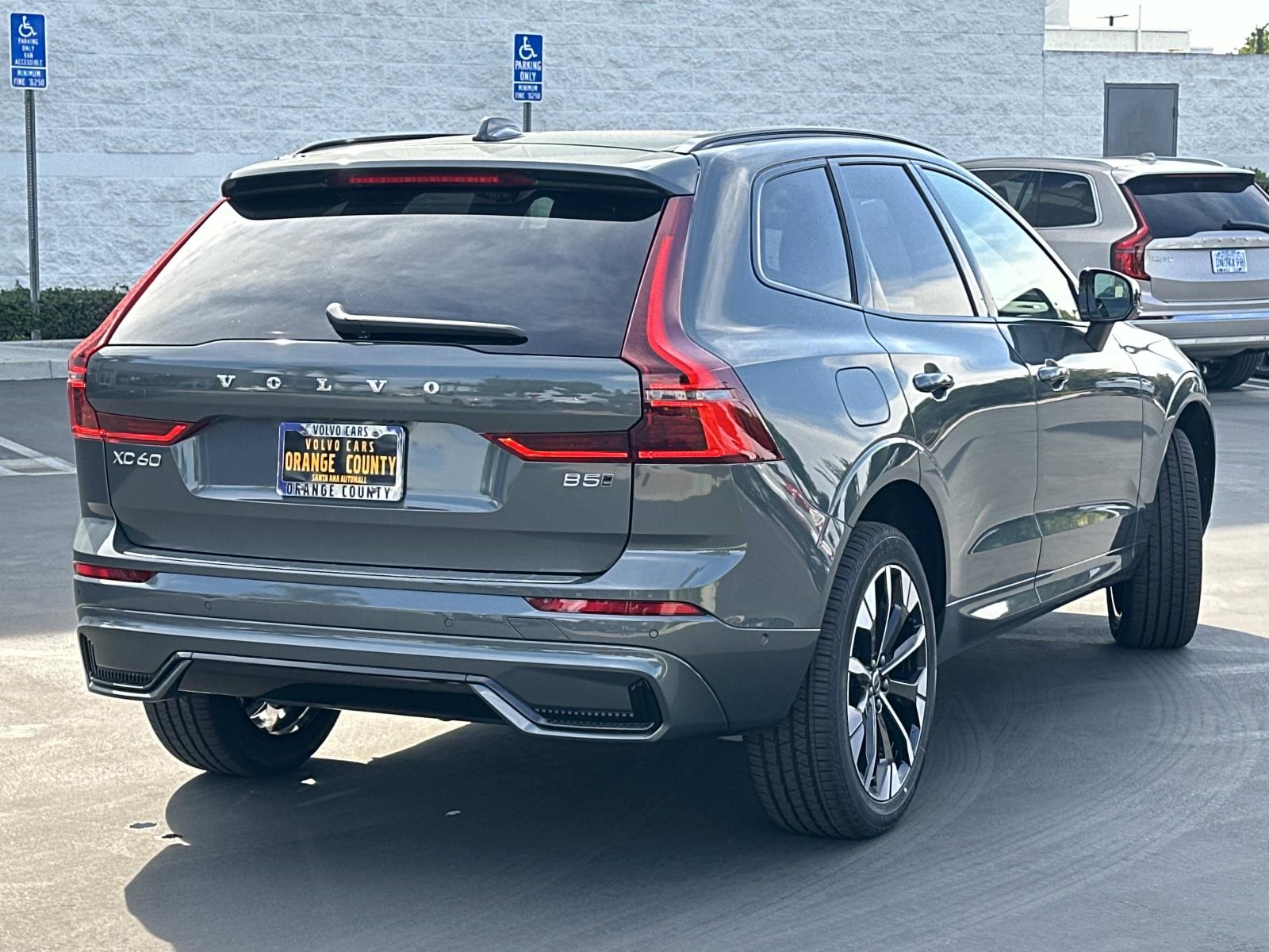 2026 Volvo XC60 B5 Plus photo 2