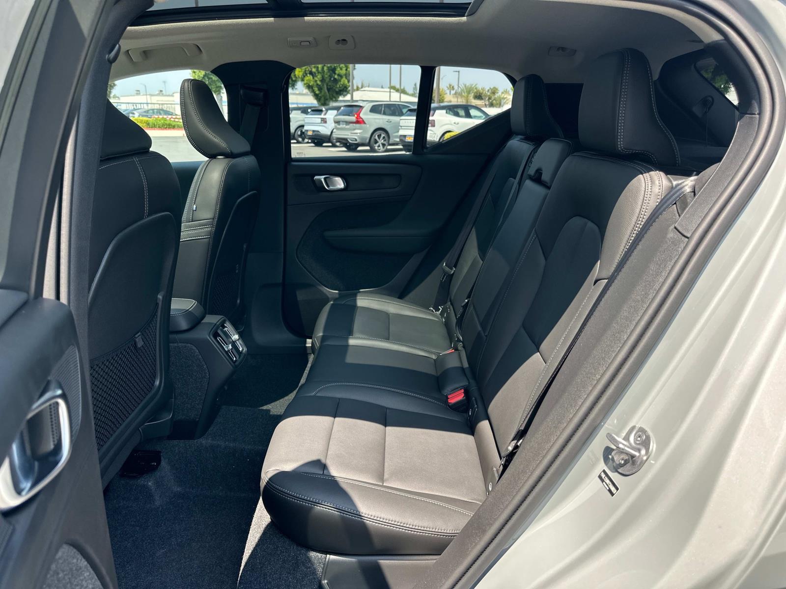 2026 Volvo XC40 Ultra - Photo 17