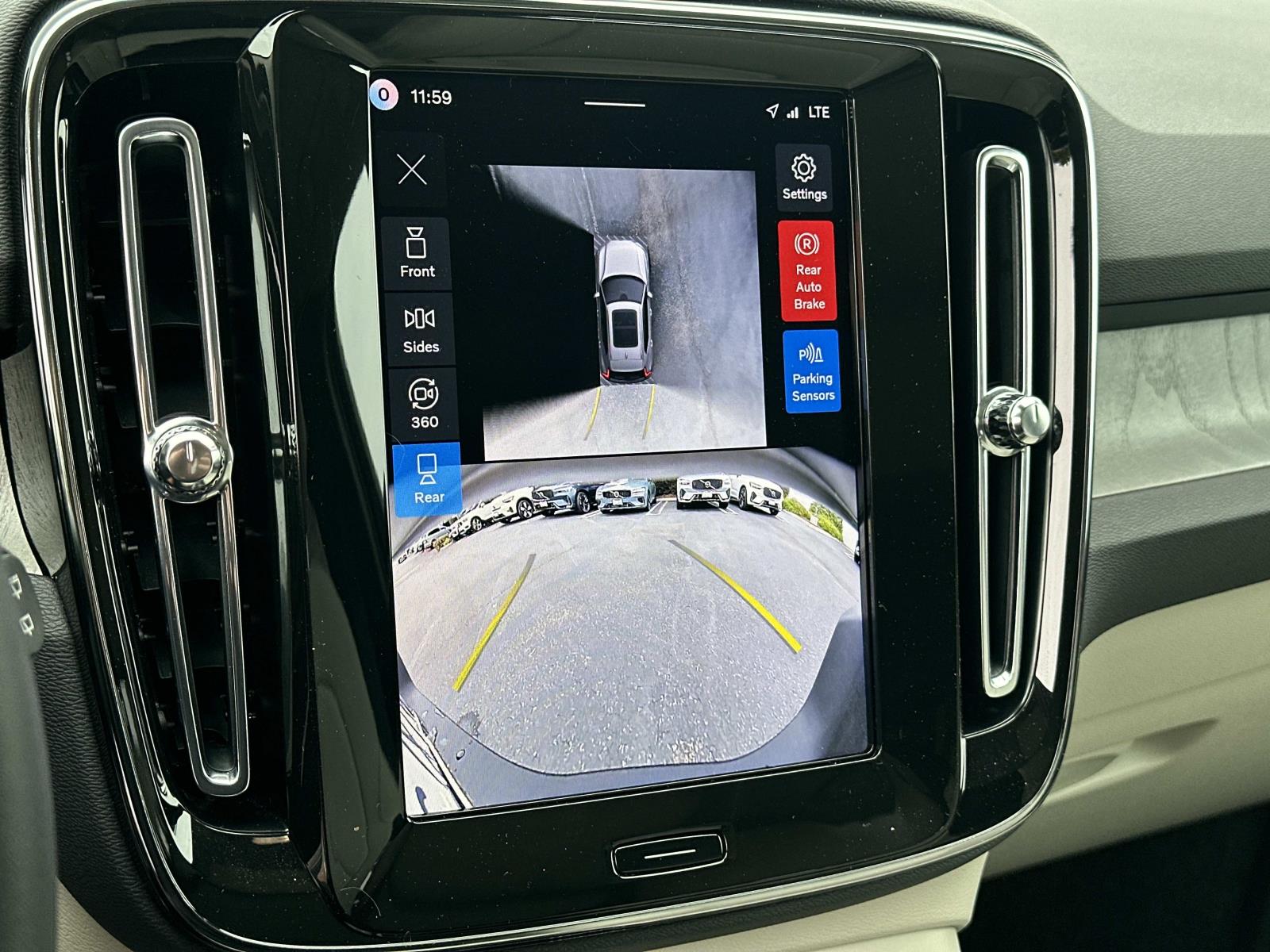 2026 Volvo XC40 Plus - Photo 15