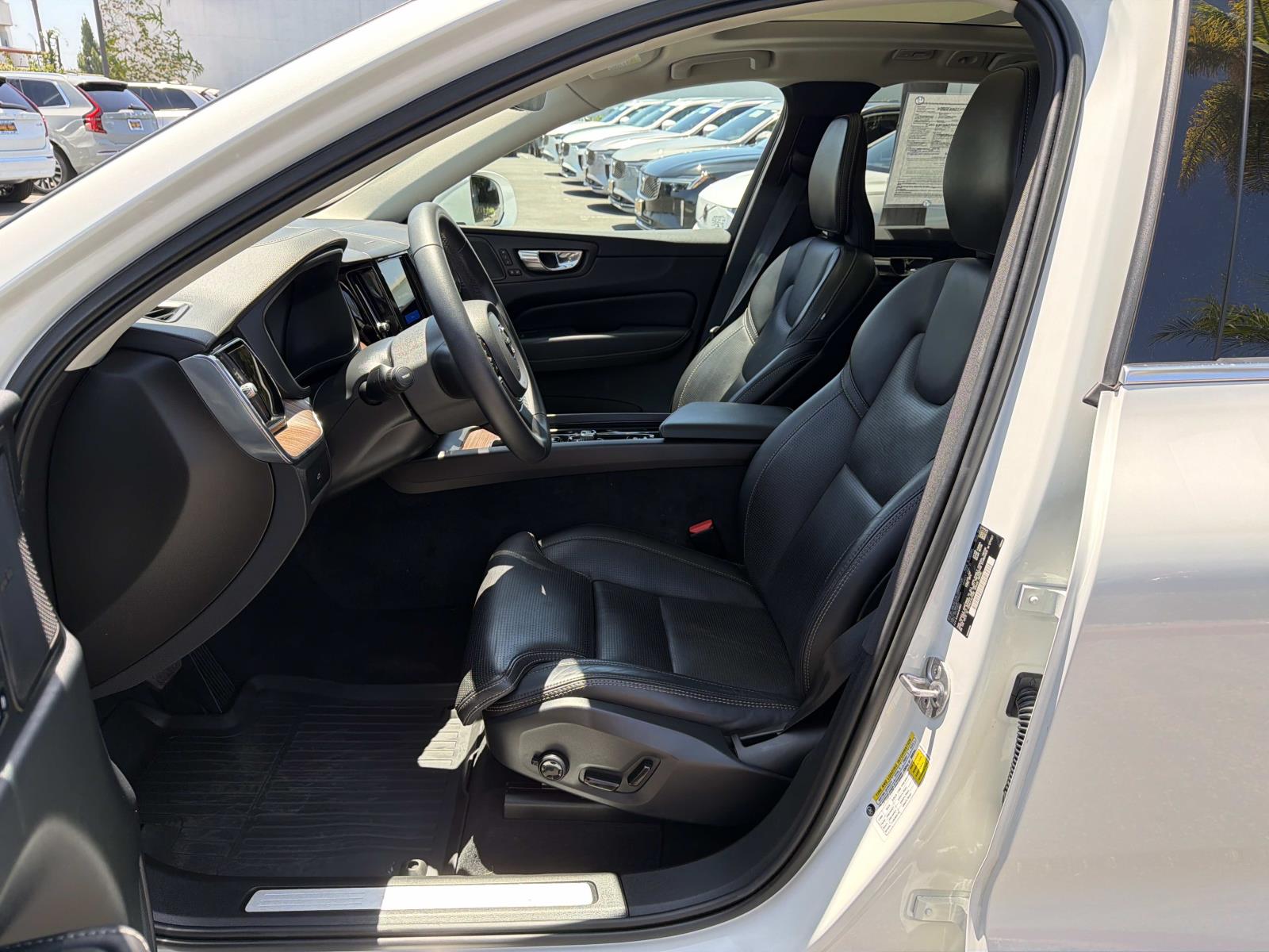2023 Volvo XC60 Ultimate - Photo 17