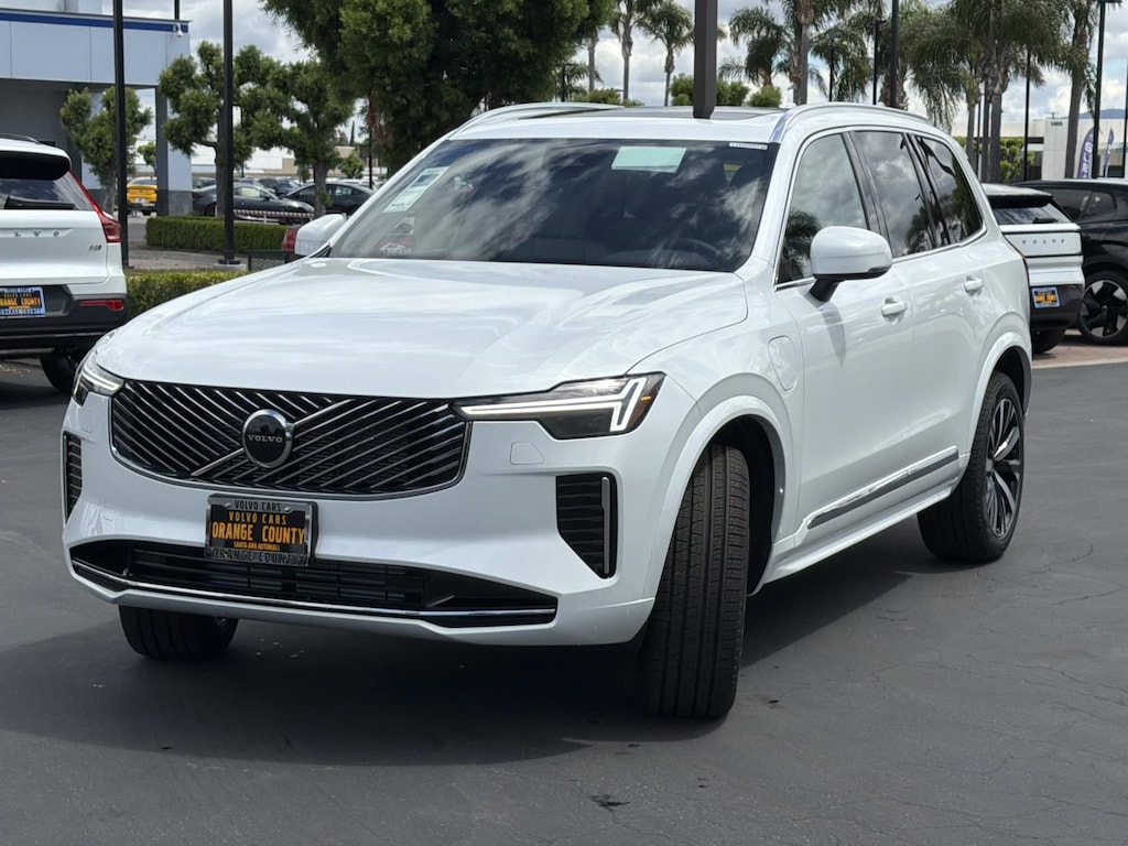 New 2026 Volvo XC90 plug-in hybrid T8 Core SUV