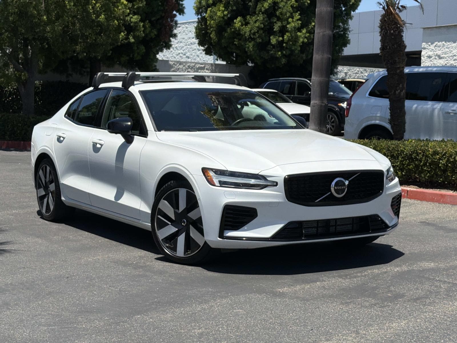 2024 Volvo S60 T8 Recharge Plus Dark Theme AWD's photo