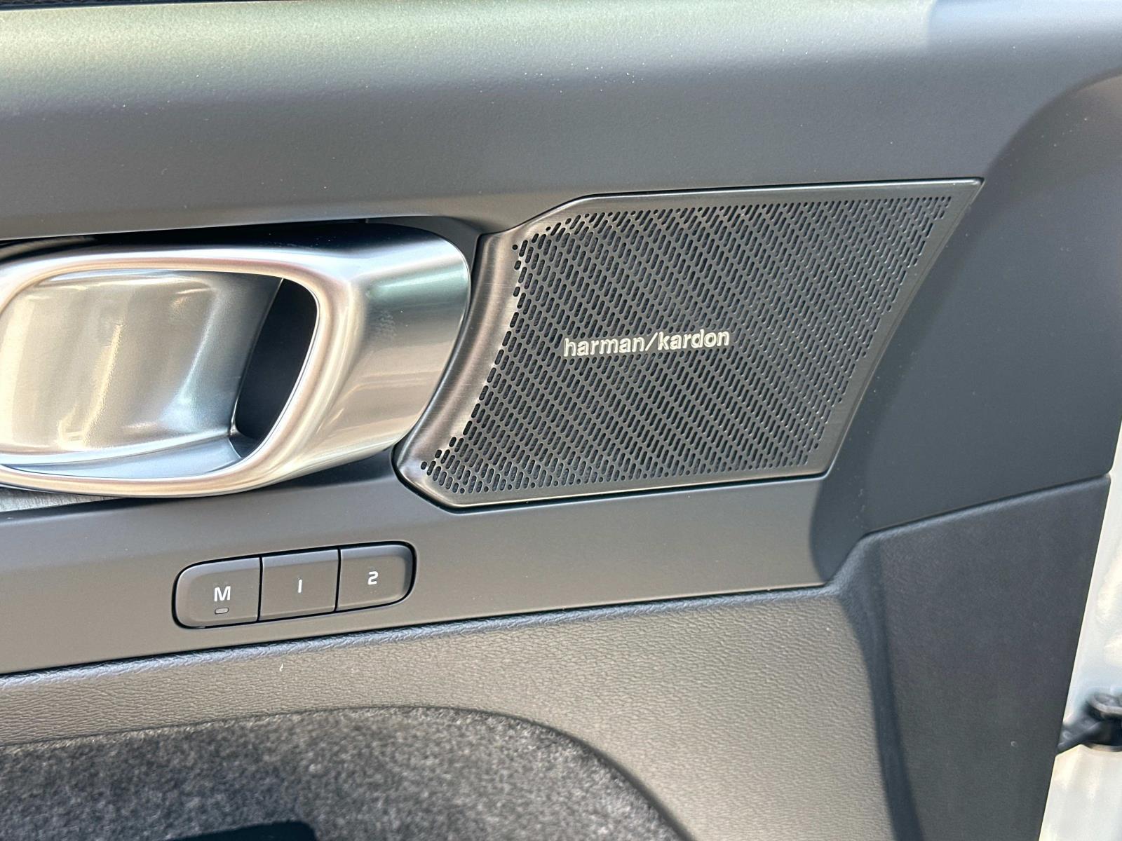 2026 Volvo XC40 Ultra - Photo 12