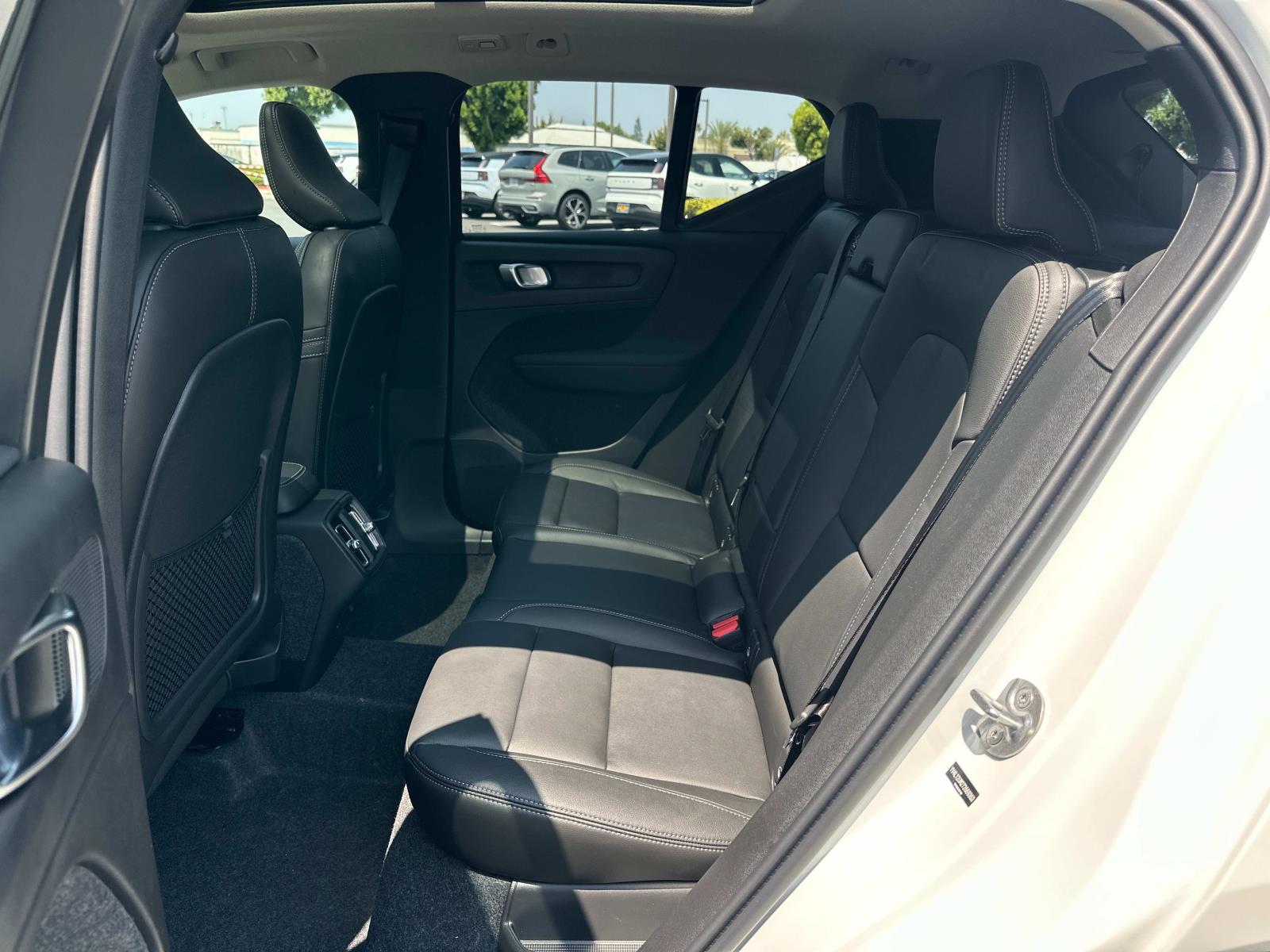 2026 Volvo XC40 Ultra - Photo 17