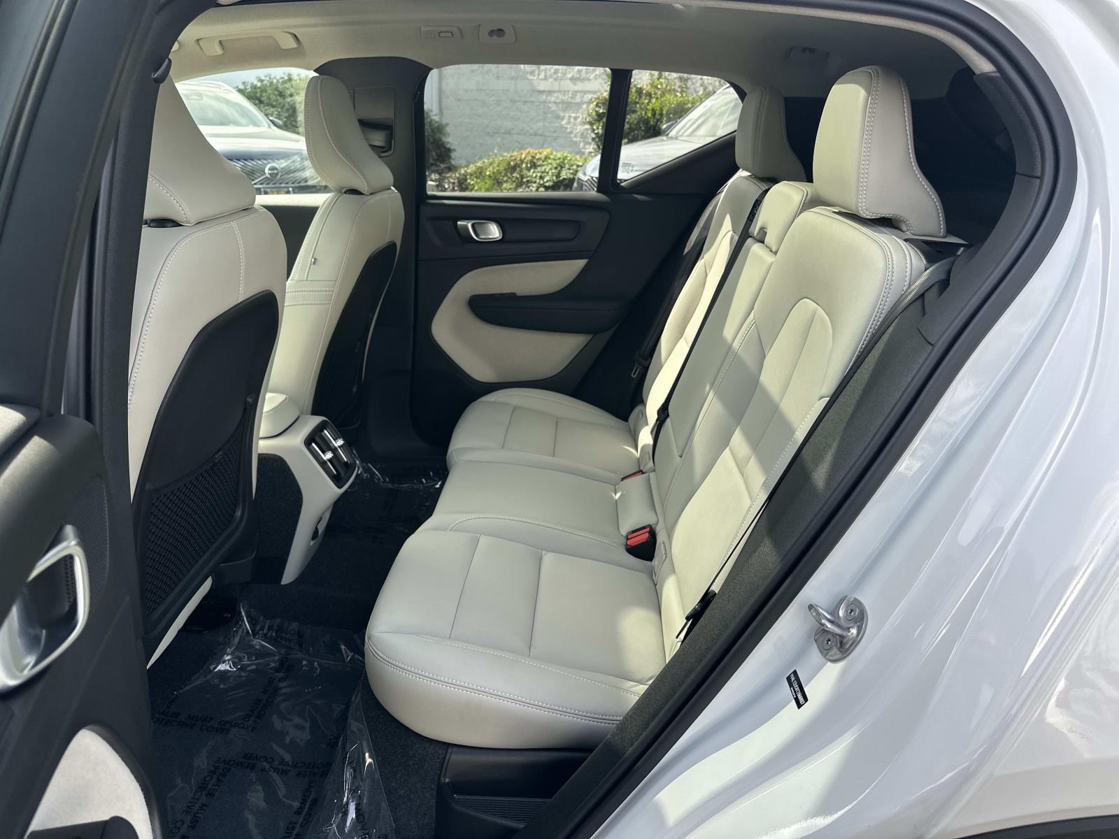 2026 Volvo XC40 Plus - Photo 21