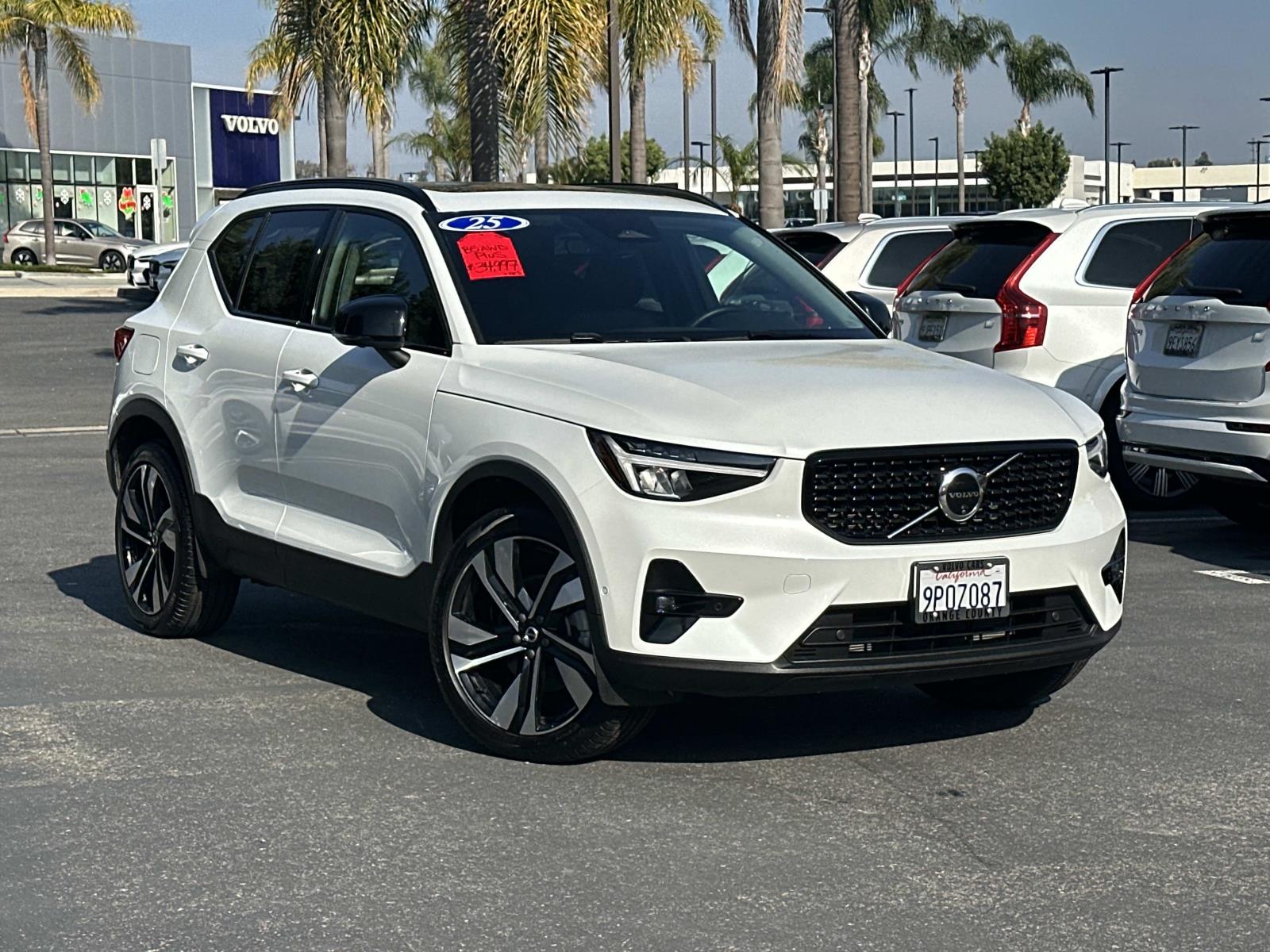 2025 Volvo XC40 Plus's photo