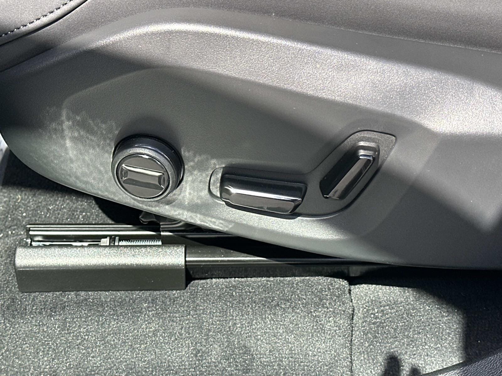 2026 Volvo XC60 Plus - Photo 14