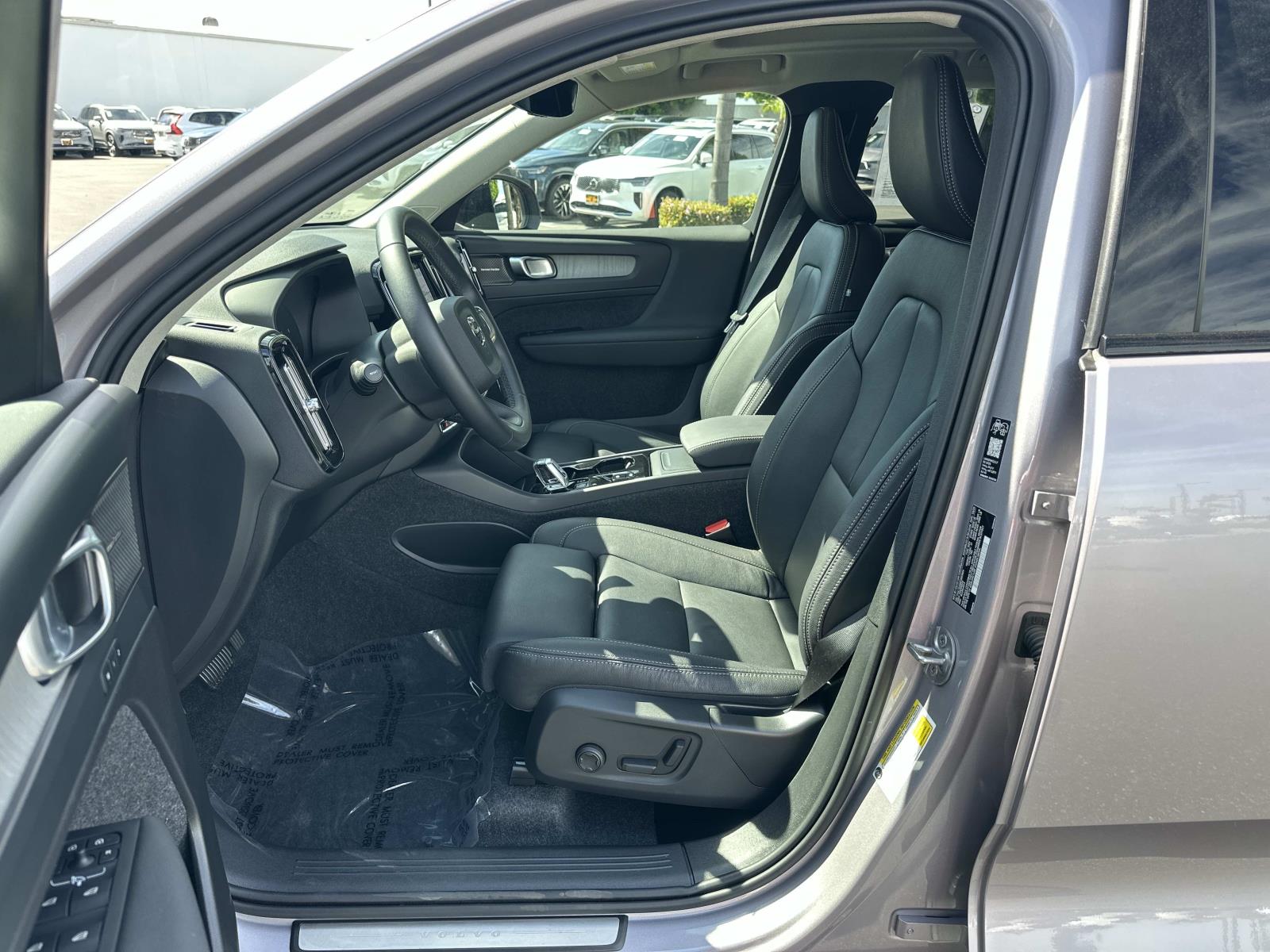 2026 Volvo XC40 Ultra - Photo 17