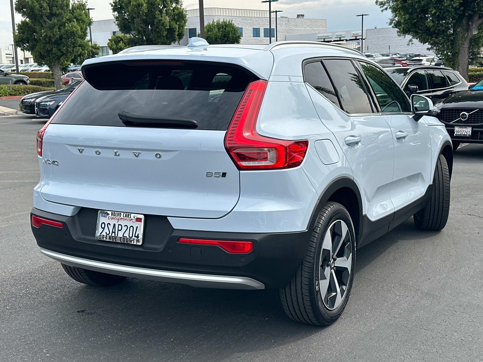 2025 Volvo XC40 AWD Core photo 2