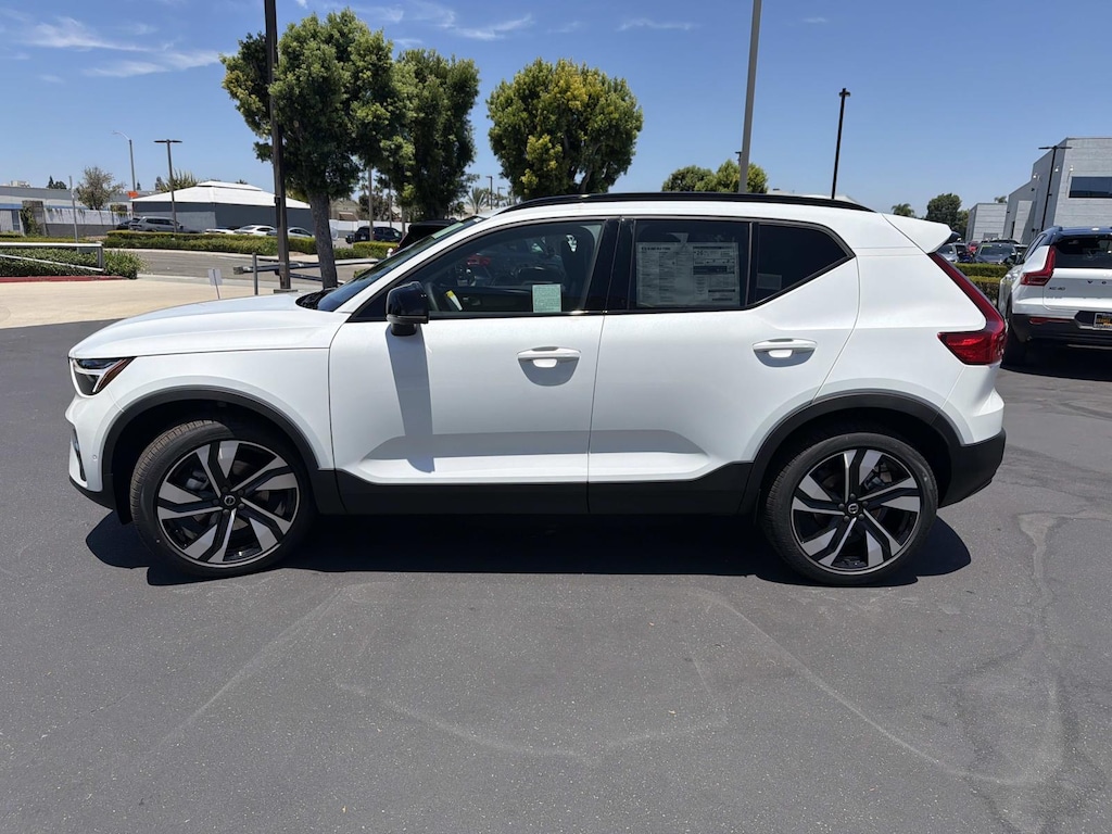 New 2026 Volvo XC40 B5 Ultra SUV