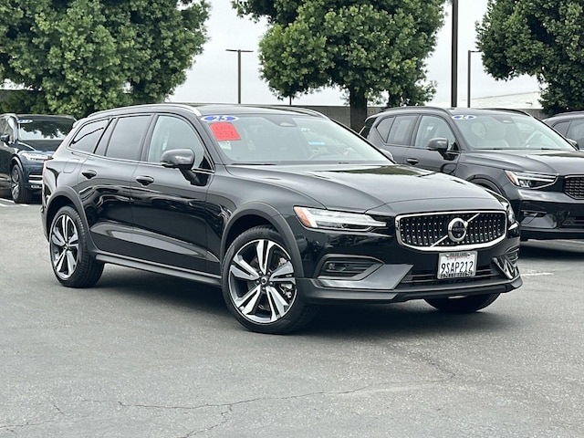 2025 Volvo V60 Cross Country B5 AWD Plus Car 2025 Volvo V60 Cross Country B5 AWD Plus Car