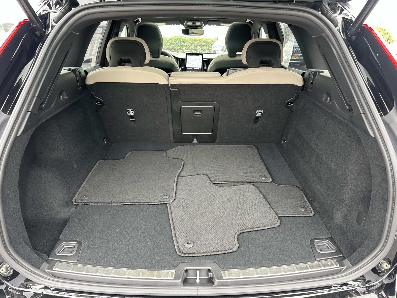 2026 Volvo XC60 Plus - Photo 22