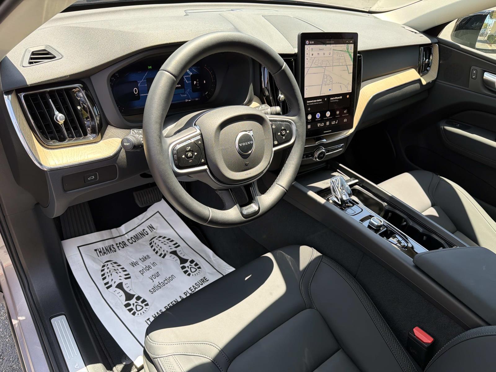 2026 Volvo XC60 Plus - Photo 9