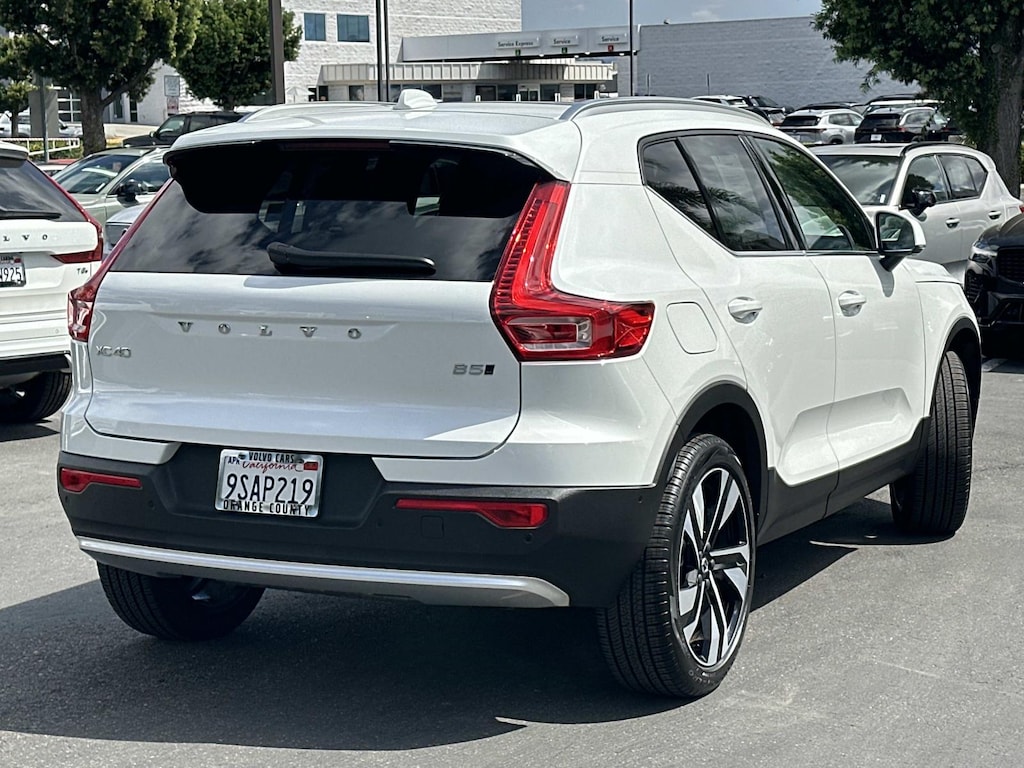 Certified 2025 Volvo XC40 B5 AWD Ultra Bright Theme Sport Utility