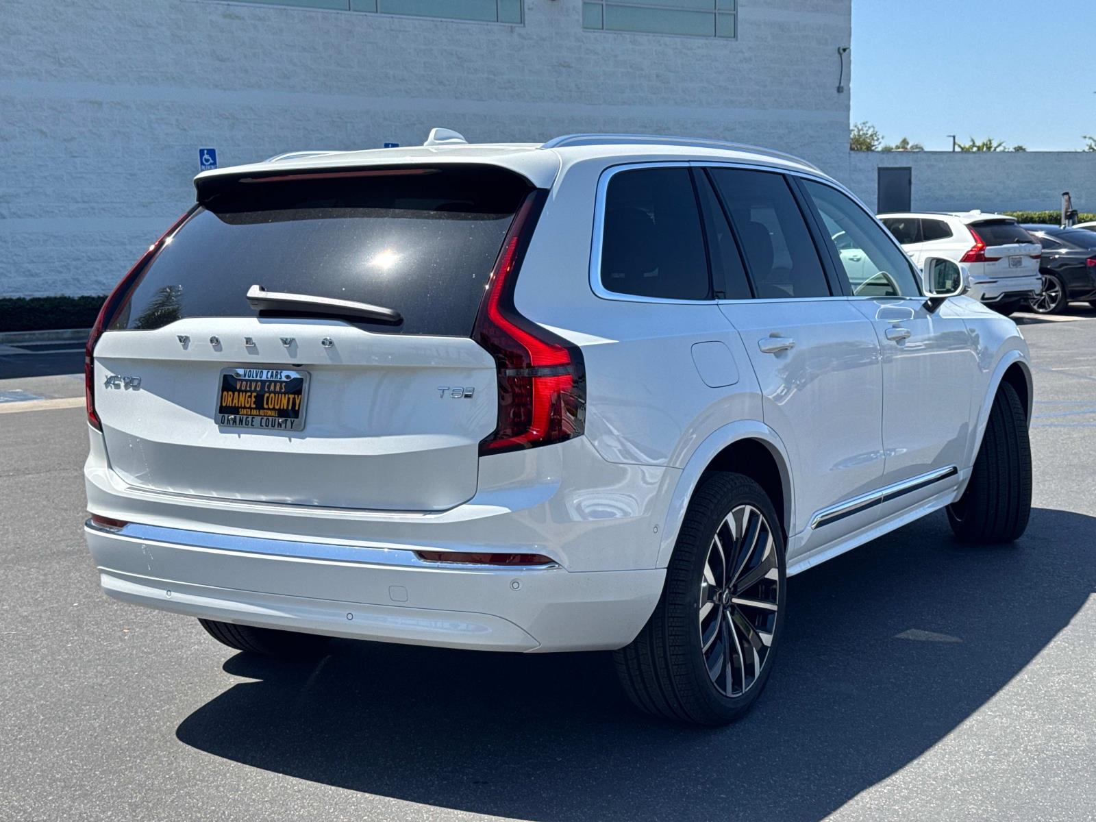 2025 Volvo XC90 T8 AWD Plus photo 4