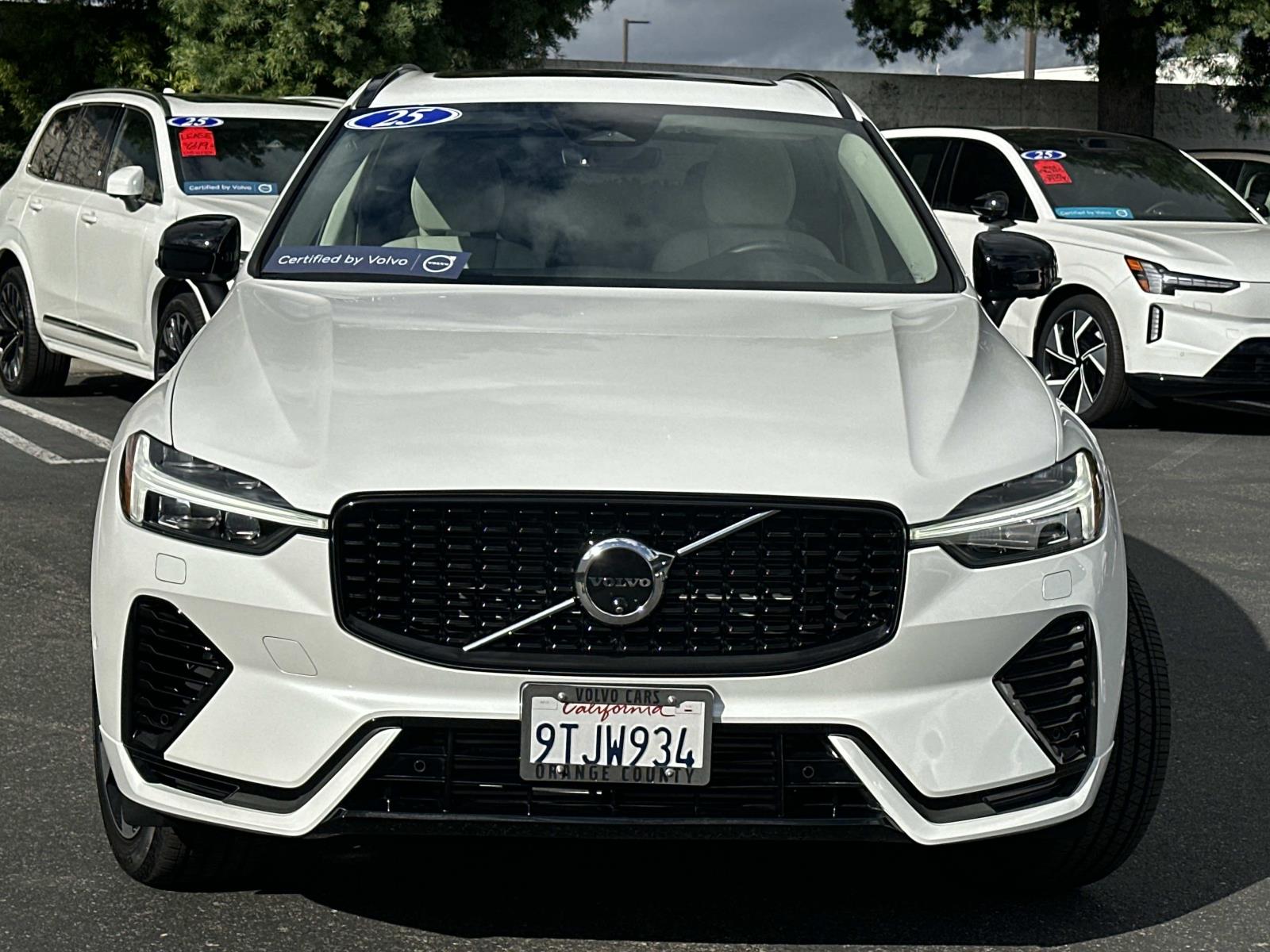 2025 Volvo XC60 Hybrid T8 Plus photo 2