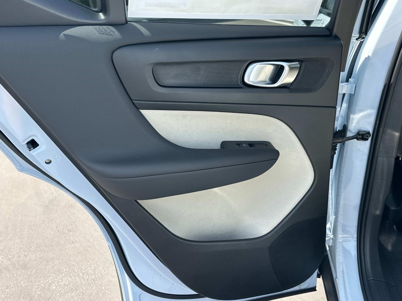 2026 Volvo XC40 Plus - Photo 16